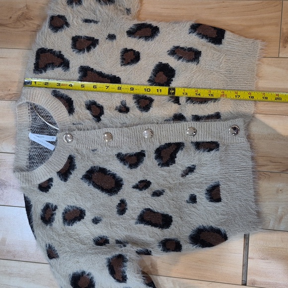 Dreamers by Debut Women's Size XS Beige Fuzzy Leopard-Print Cardigan - Picture 4 of 6